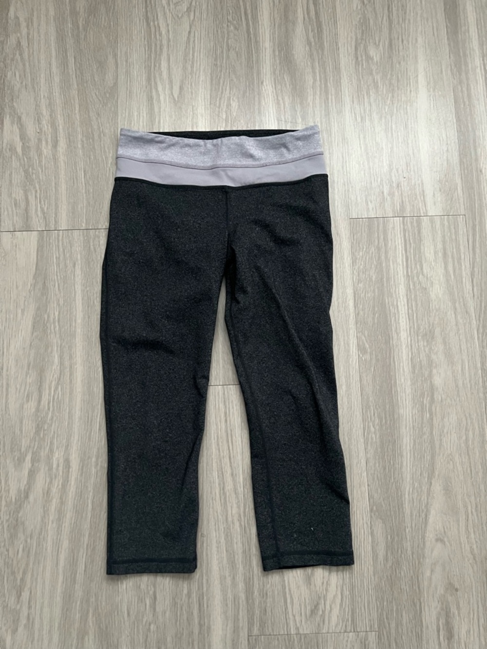 Lululemon Women’s Capri Leggings Size 4 Black Gray Foldover Waist
